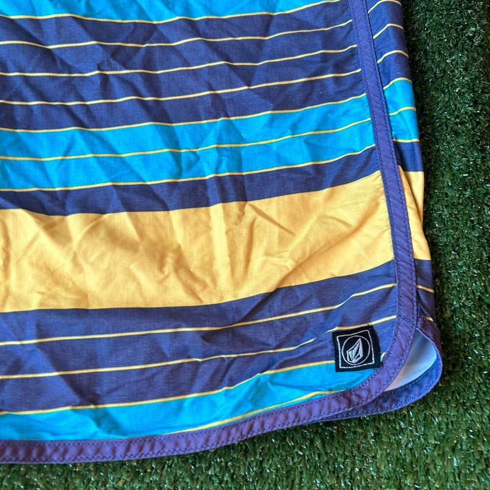 Volcom Men's Multi Shorts - Picture 4 of 8
